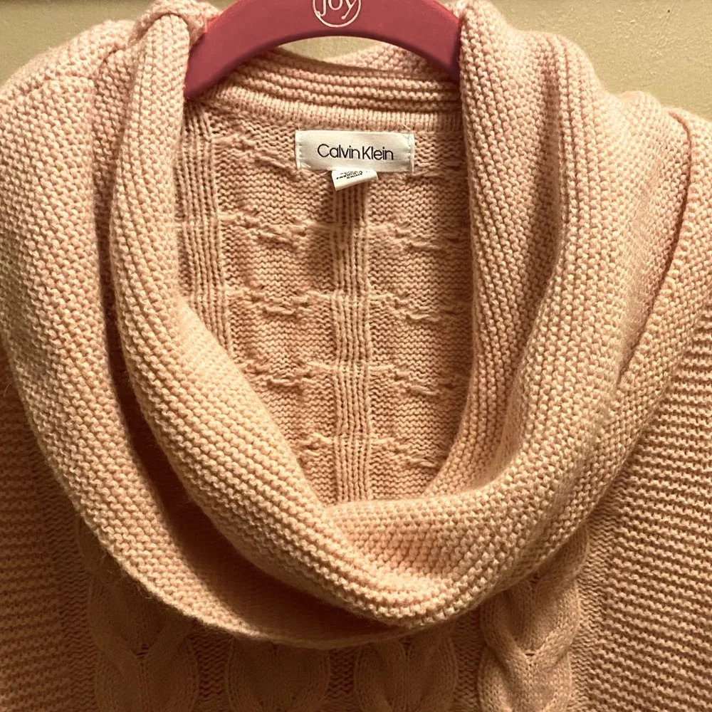 1990’s Calvin Klein Acrylic sweater. Vintage. Light pink, great condition. - Picture 6 of 8